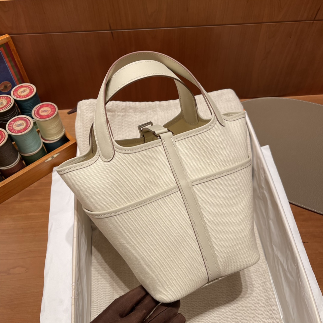 HERMES 爱马仕 Cargo picotin 拼帆布 Craie 10 奶昔白 进口蜜蜡线 全手工制作 和夏季太搭了配上口袋更加休闲