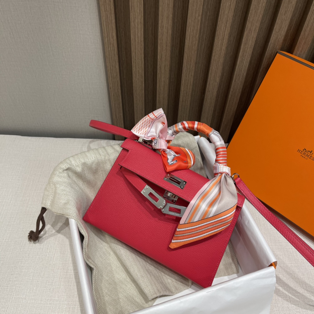 HERMES 爱马仕 Mini Kelly 二代 Epsom皮 mini届的扛把子 行情价很明朗 众人心中的白月光 i6 极致粉Rose Extreme