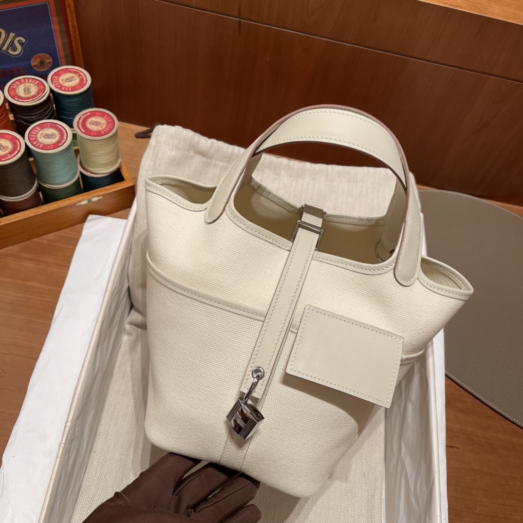 HERMES 爱马仕 Cargo picotin 拼帆布 Craie 10 奶昔白 进口蜜蜡线 全手工制作 和夏季太搭了配上口袋更加休闲