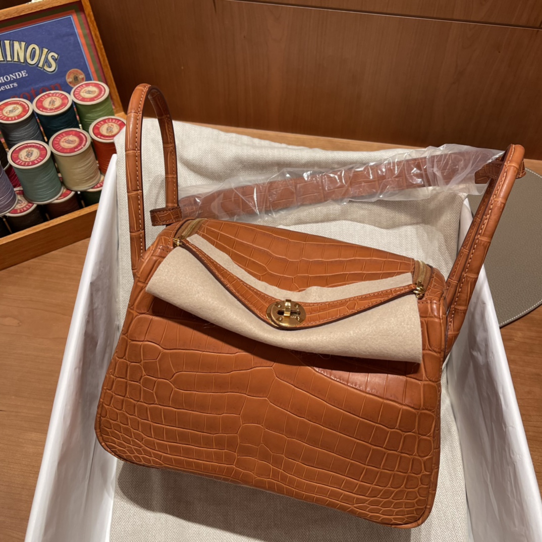 HERMES 爱马仕 Lindy 26cm 尼罗鳄Nilo crocodile 雾面Matte 37 金棕Gold 进口蜜蜡线 全手工制作