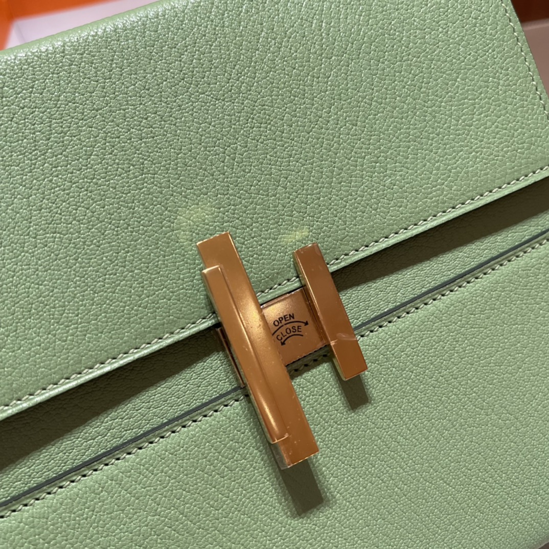 HERMES 爱马仕 Cinhetic盒子包 山羊皮 3i 牛油果绿 帅气与优雅并存 别具一格的设计让人过目不忘 全手工制作 可手拎可斜挎