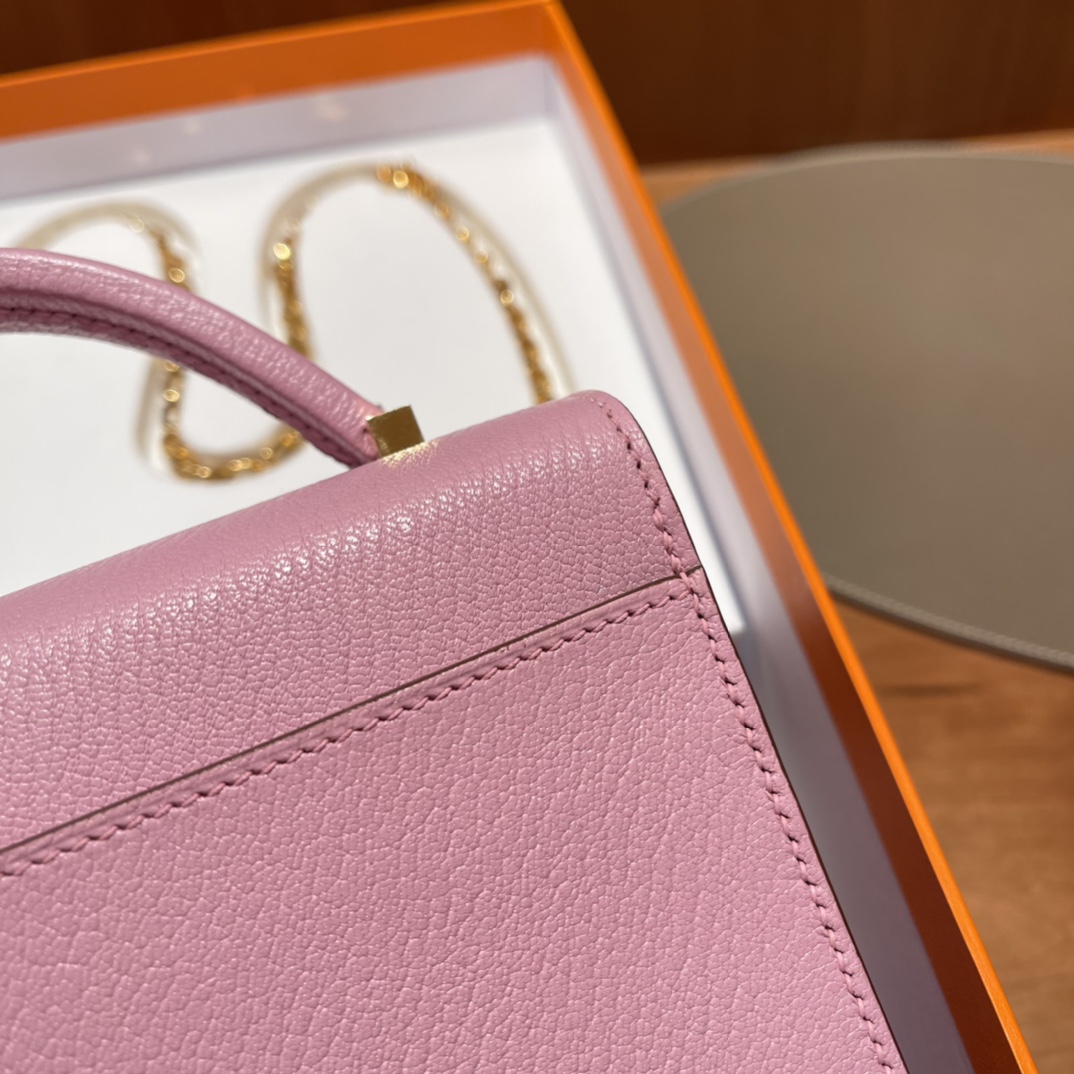 HERMES 爱马仕 Cinhetic 17cm 少女感爆棚的小盒子 Swift 进口蜜蜡线 全手工制作 可手拎可斜挎