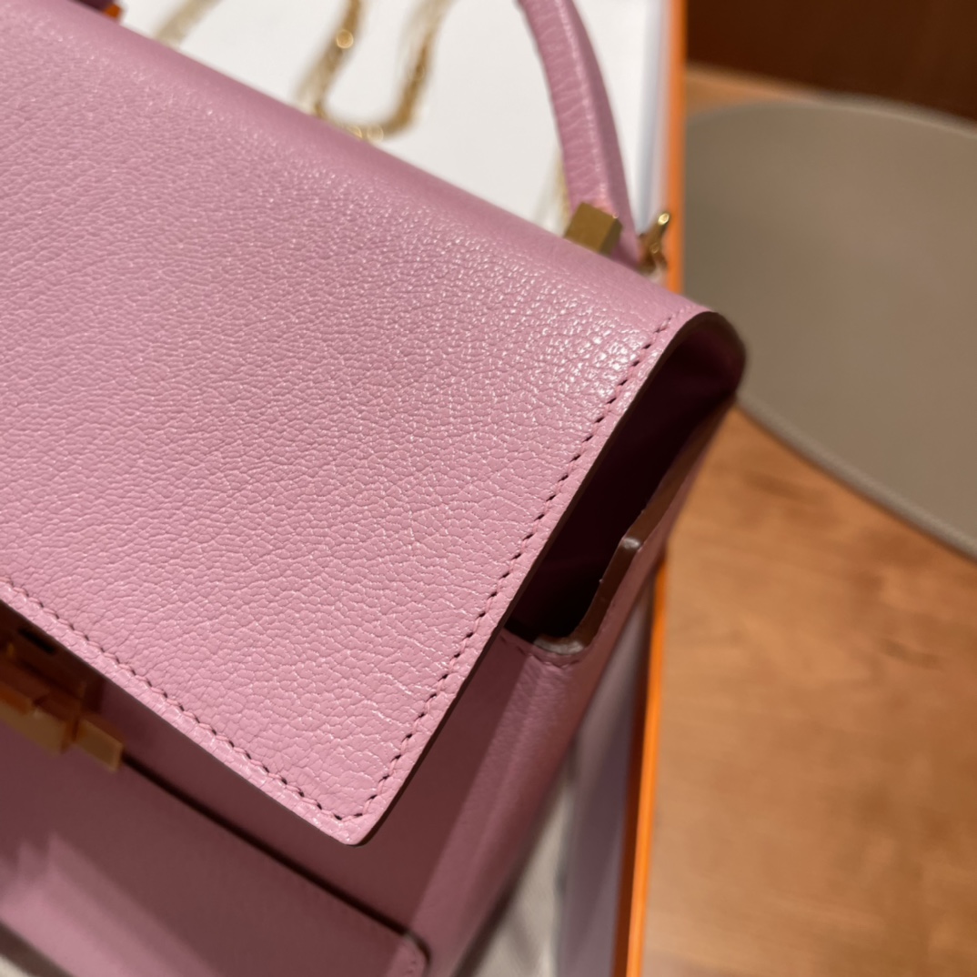 HERMES 爱马仕 Cinhetic 17cm 少女感爆棚的小盒子 Swift 进口蜜蜡线 全手工制作 可手拎可斜挎