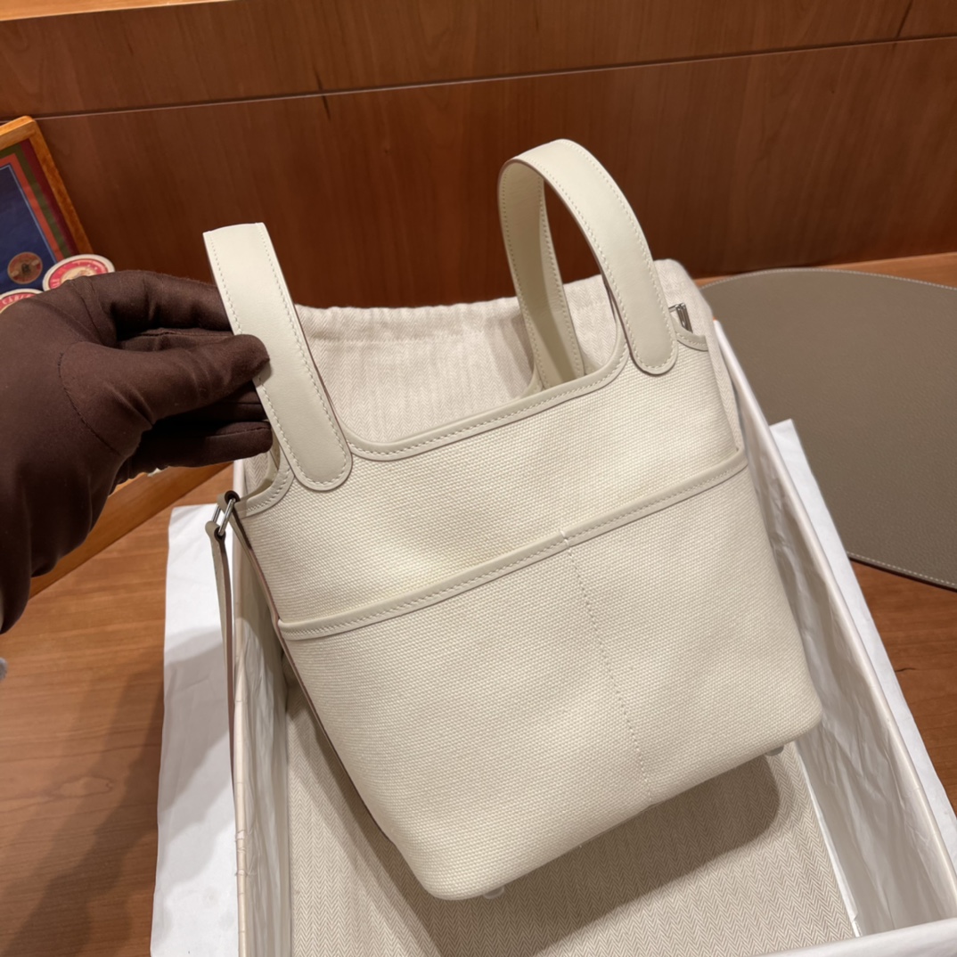 HERMES 爱马仕 Cargo picotin 拼帆布 Craie 10 奶昔白 进口蜜蜡线 全手工制作 和夏季太搭了配上口袋更加休闲