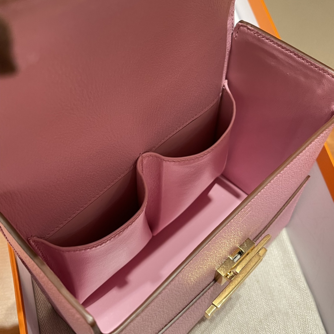 HERMES 爱马仕 Cinhetic 17cm 少女感爆棚的小盒子 Swift 进口蜜蜡线 全手工制作 可手拎可斜挎