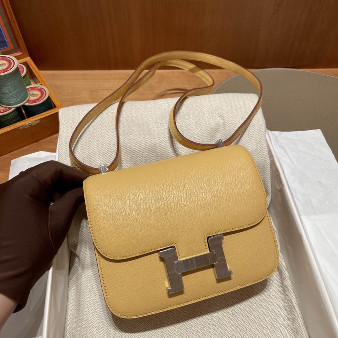 HERMES 爱马仕 Constance 康康 Constance 18cm 山羊皮Mysore 1s 麦垛黄