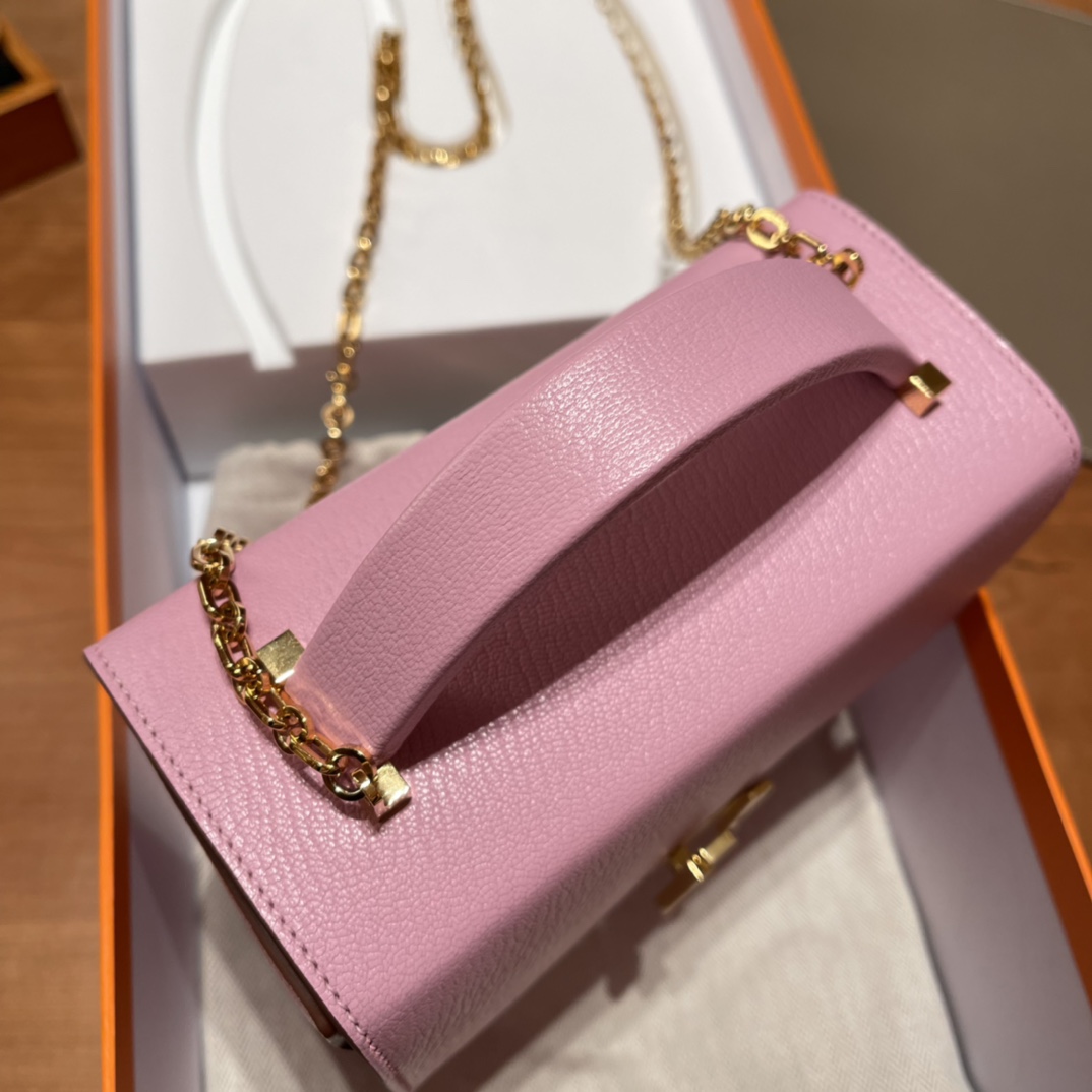 HERMES 爱马仕 Cinhetic 17cm 少女感爆棚的小盒子 Swift 进口蜜蜡线 全手工制作 可手拎可斜挎