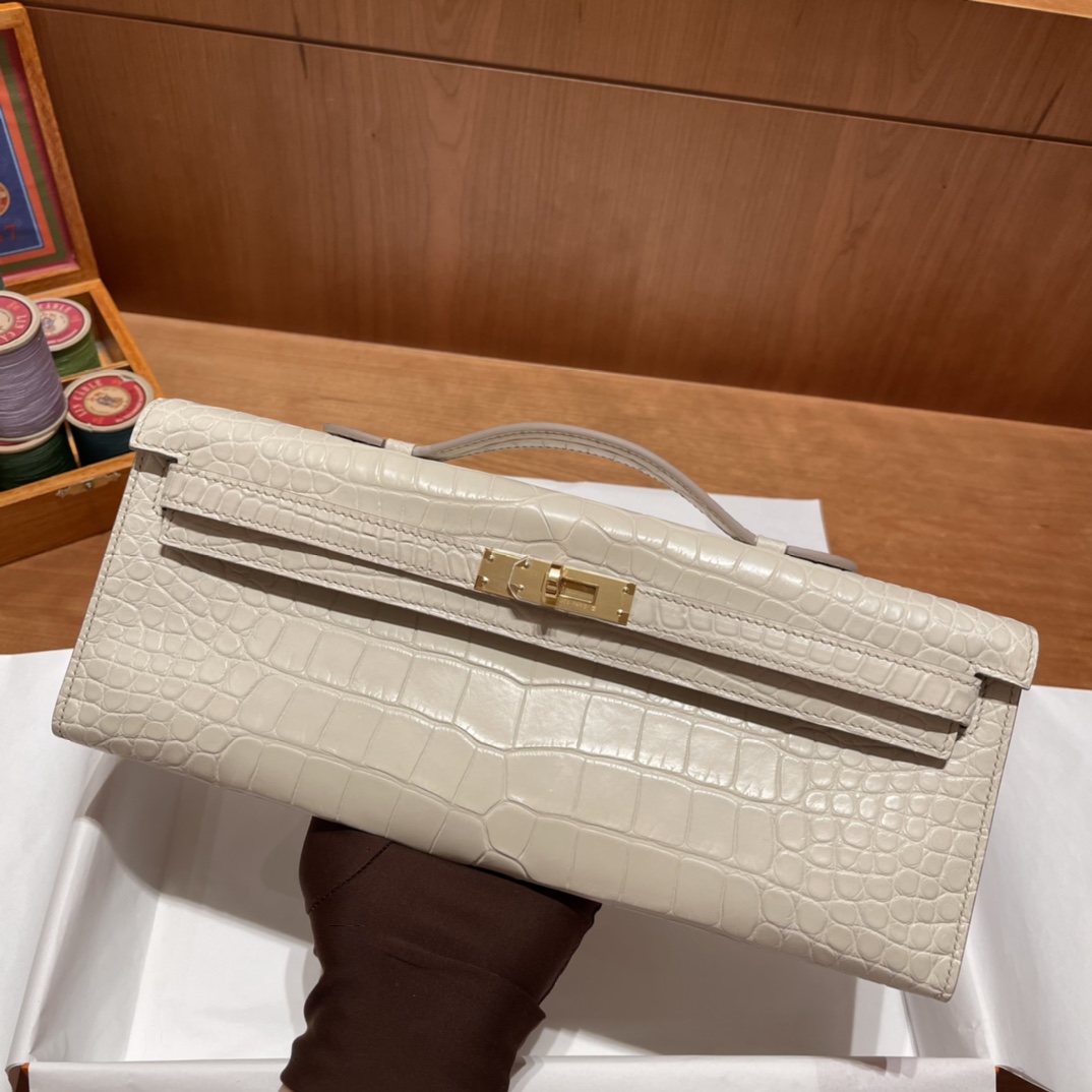 HERMES 爱马仕 Kelly cut 31cm 湾鳄 倒V 雾面 8L 冰川白Beton 进口蜜蜡线 全手工制作