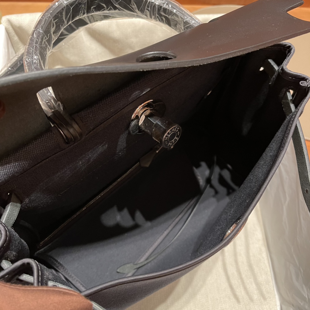 HERMES 爱马仕 Herbag 31cm 内缝Retourne 89 黑色Noir 休闲品味又在线的基础入门款 适合上学通勤 进口蜜蜡线 全手工制作