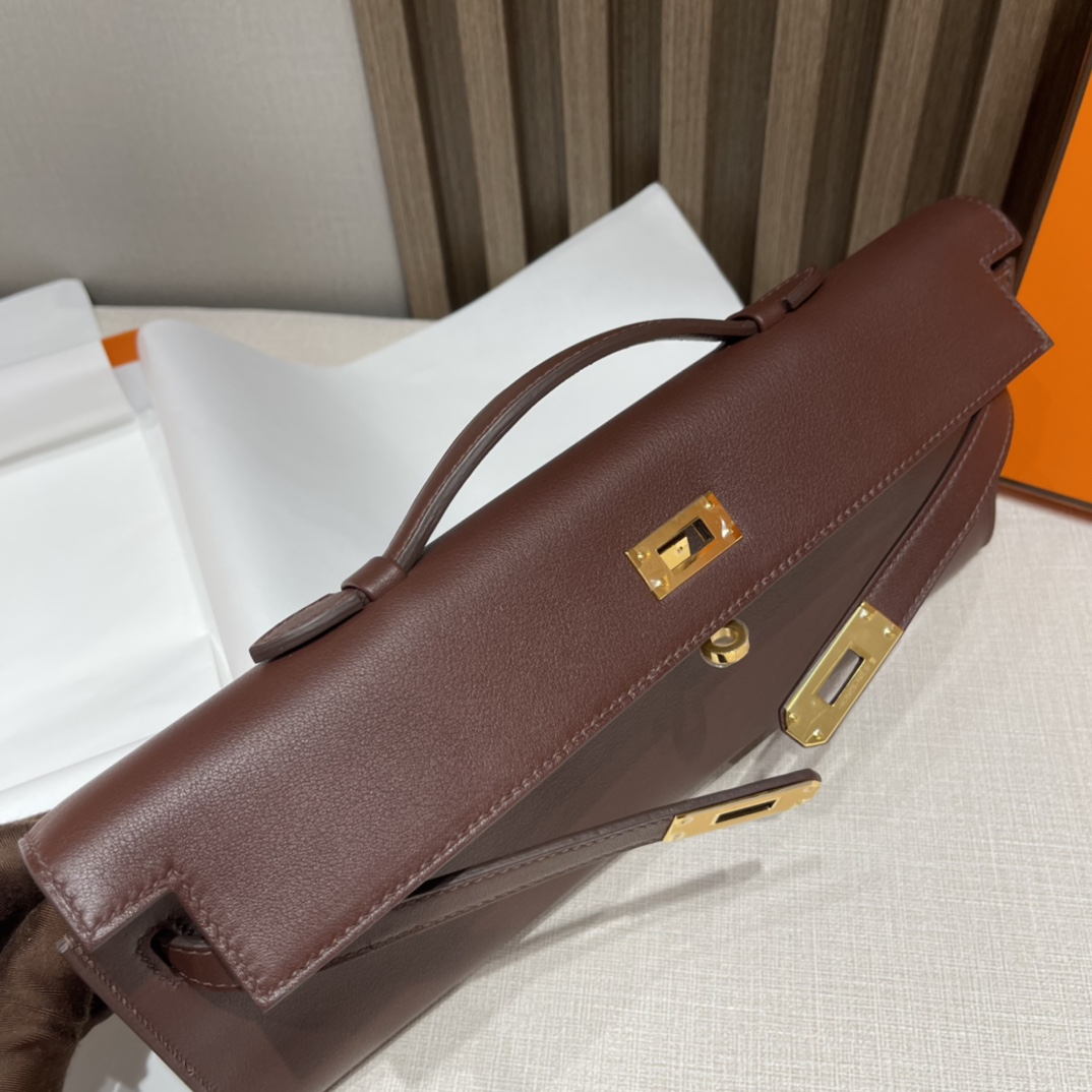 HERMES 爱马仕 Kelly cut 31cm swift皮 57 波尔多酒红 沉稳大气的酒红在晚宴中也能让人眼前一亮 进口蜜蜡线 全手工制作