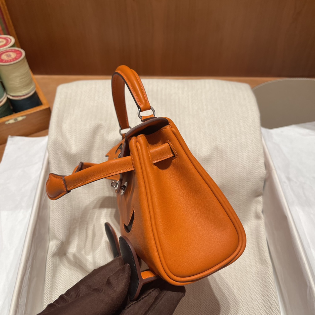 HERMES 爱马仕 Kelly Doll 娃娃包 千禧娃娃 可可爱爱 亲子包首选 93 橙色/89 黑色 进口蜜蜡线 全手工制作