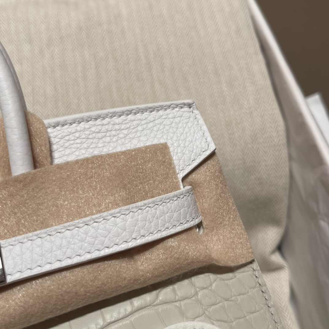 HERMES 爱马仕 小房子 01 纯白tc皮搭配雾面8L 冰川白 进口蜜蜡线 全手工制作