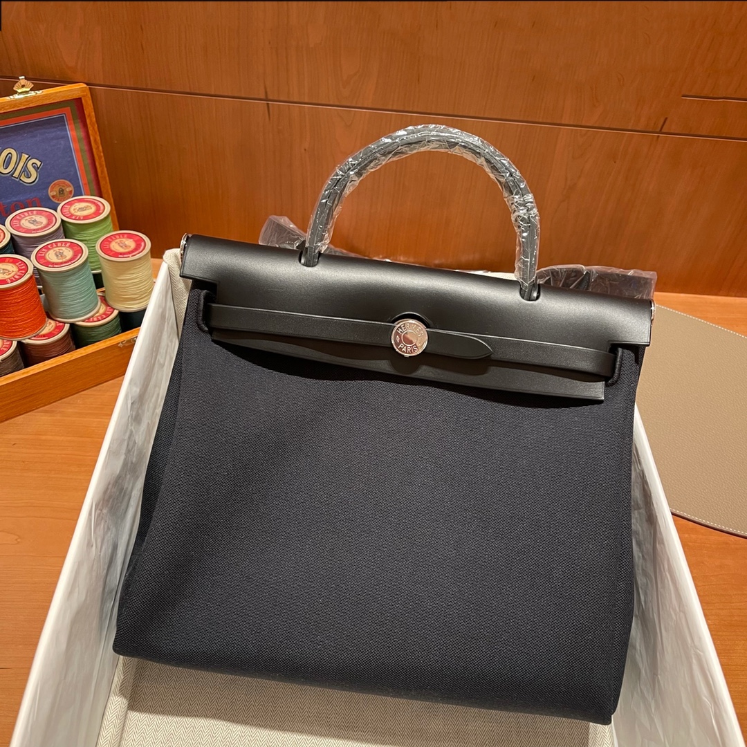 HERMES 爱马仕 Herbag 31cm 内缝Retourne 89 黑色Noir 休闲品味又在线的基础入门款 适合上学通勤 进口蜜蜡线 全手工制作