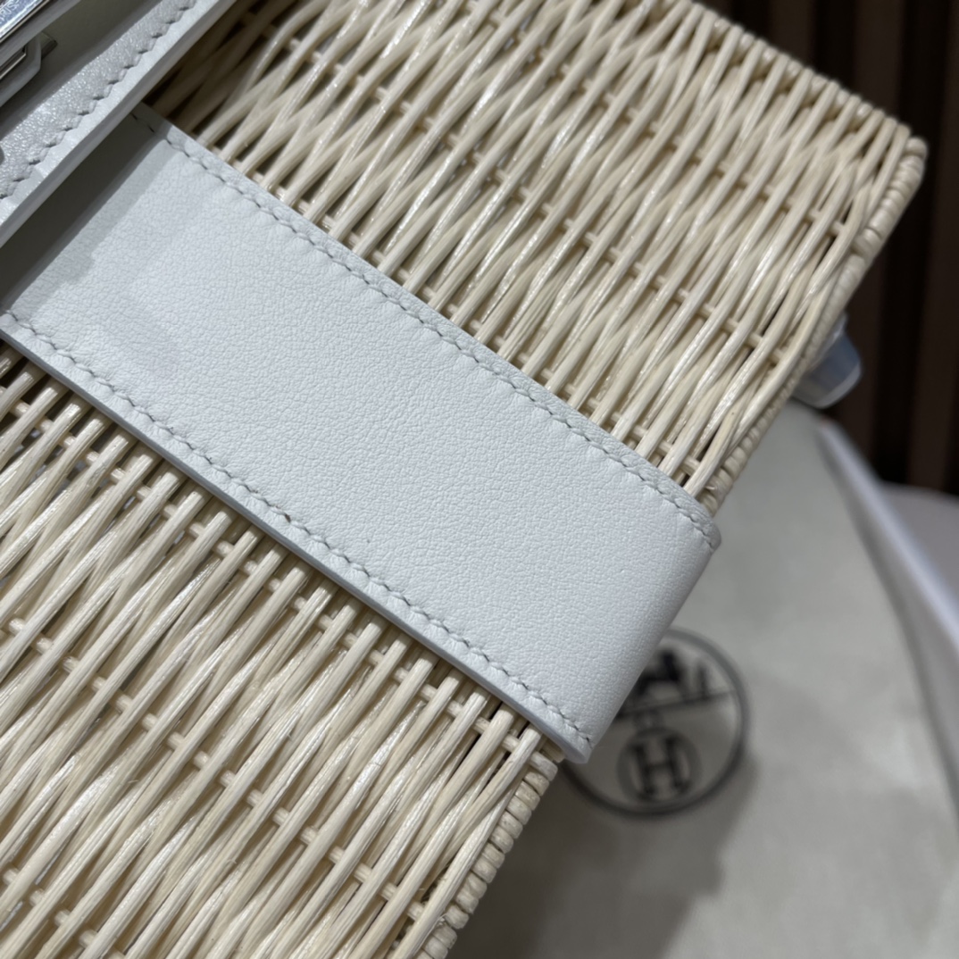 HERMES 爱马仕 Picnic kelly 20cm 竹藤包 swift 01 纯白Blanc 野餐包也能做到这么美 白色很仙 更百搭 进口蜜蜡线 全手工制作