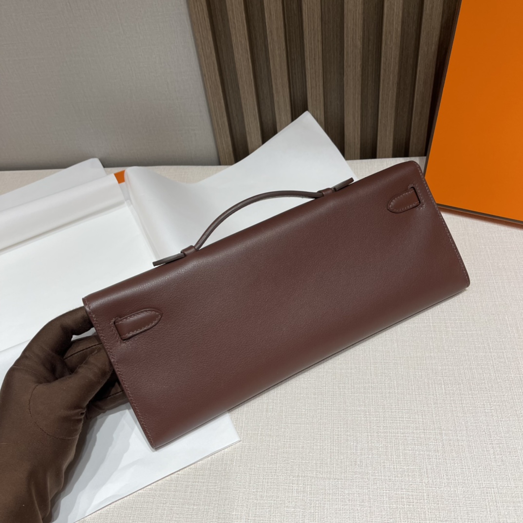 HERMES 爱马仕 Kelly cut 31cm swift皮 57 波尔多酒红 沉稳大气的酒红在晚宴中也能让人眼前一亮 进口蜜蜡线 全手工制作