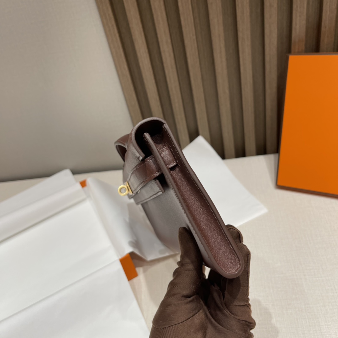 HERMES 爱马仕 Kelly cut 31cm swift皮 57 波尔多酒红 沉稳大气的酒红在晚宴中也能让人眼前一亮 进口蜜蜡线 全手工制作