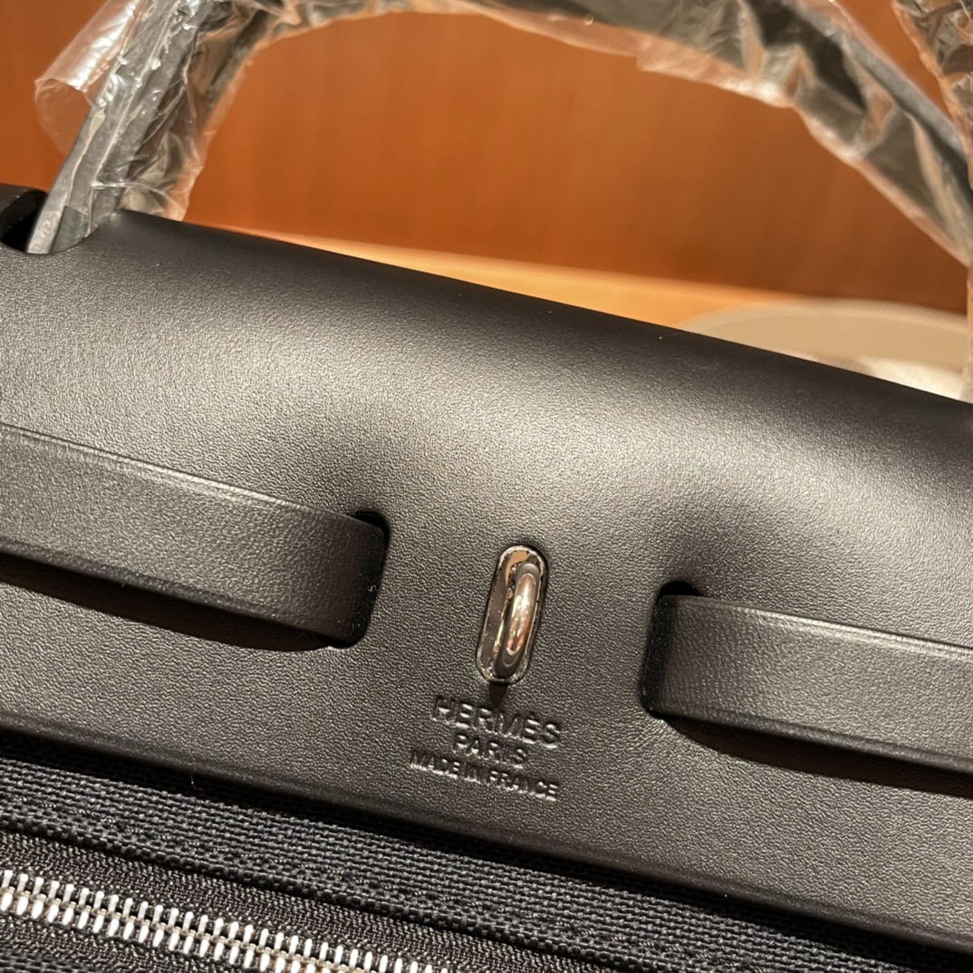 HERMES 爱马仕 Herbag 31cm 内缝Retourne 89 黑色Noir 休闲品味又在线的基础入门款 适合上学通勤 进口蜜蜡线 全手工制作