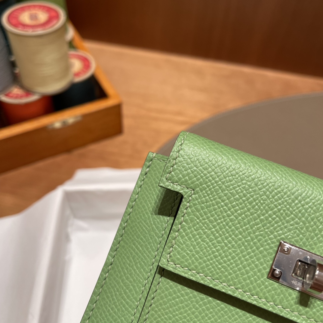 HERMES 爱马仕 Kelly Pocket 卡包 Epsom 3i 牛油果绿Vert Criquet 进口蜜蜡线 全手工制作