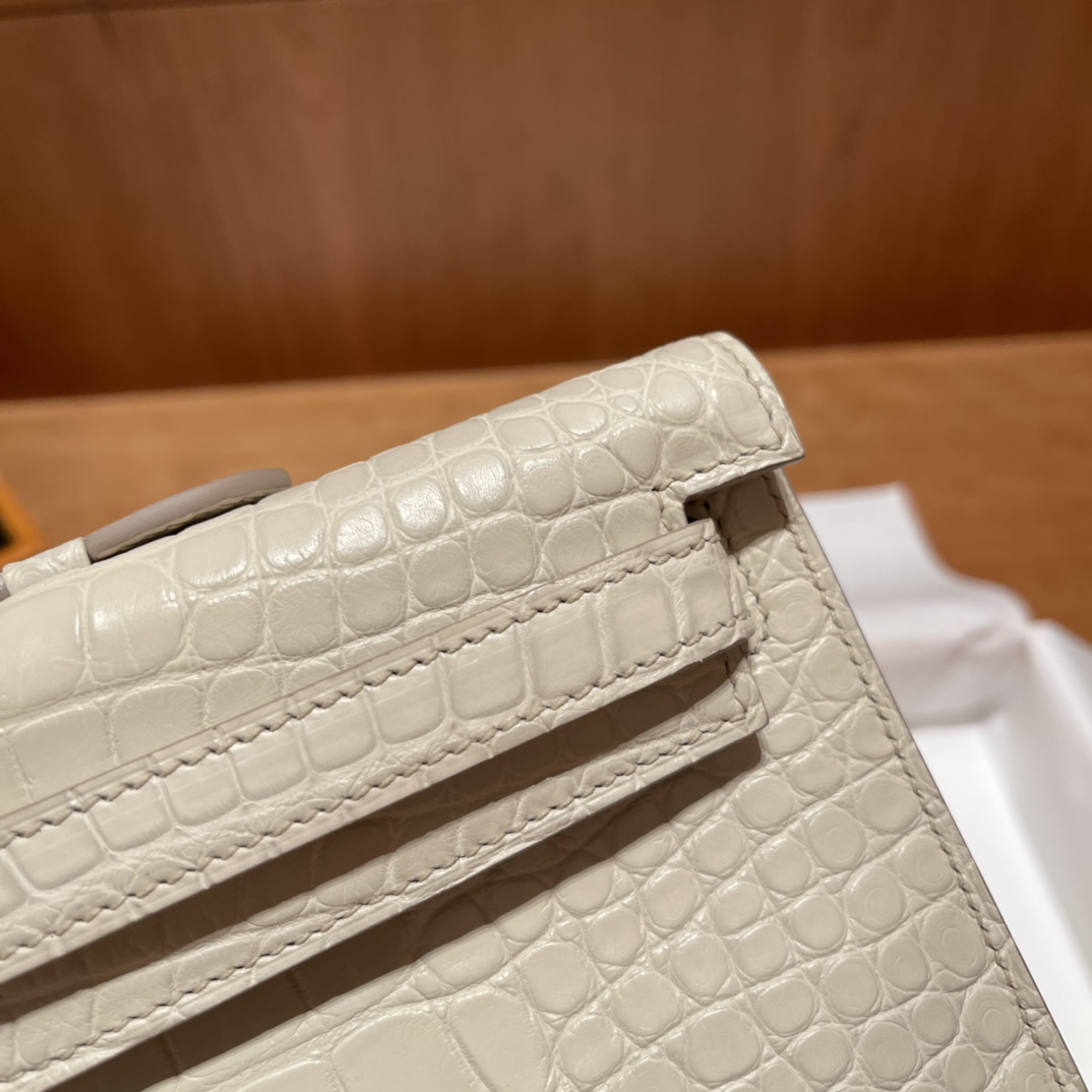 HERMES 爱马仕 Kelly cut 31cm 湾鳄 倒V 雾面 8L 冰川白Beton 进口蜜蜡线 全手工制作
