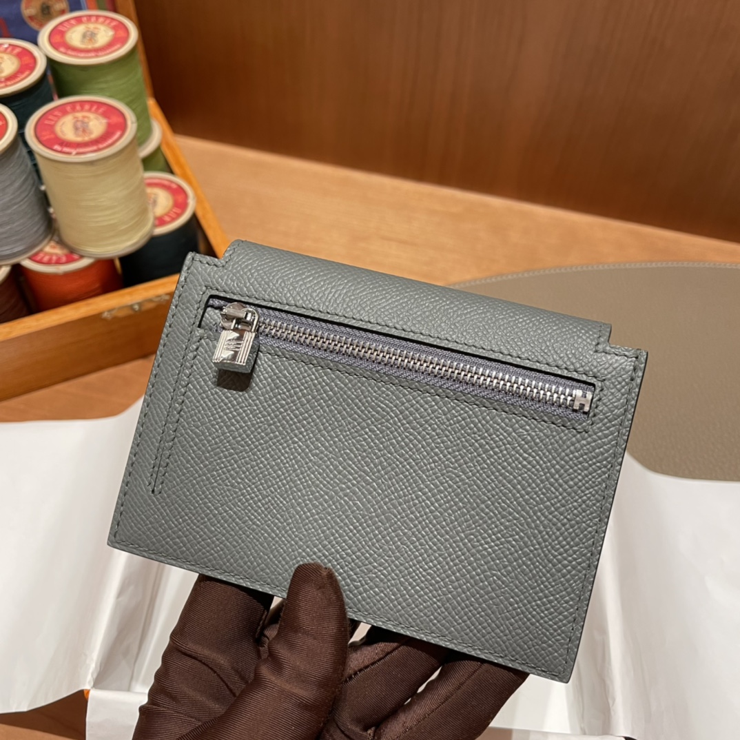 HERMES 爱马仕 Kelly Pocket 卡包 Epsom 63 Vert Amande杏绿色 进口蜜蜡线 全手工制作