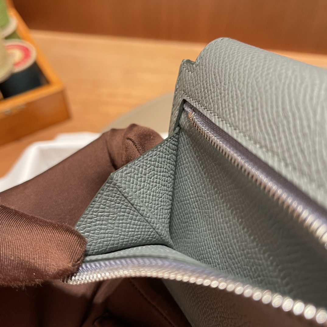 HERMES 爱马仕 Kelly Pocket 卡包 Epsom 63 Vert Amande杏绿色 进口蜜蜡线 全手工制作