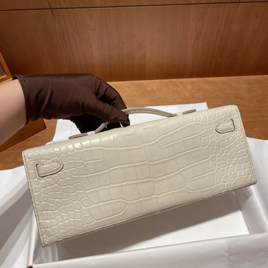 HERMES 爱马仕 Kelly cut 31cm 湾鳄 倒V 雾面 8L 冰川白Beton 进口蜜蜡线 全手工制作