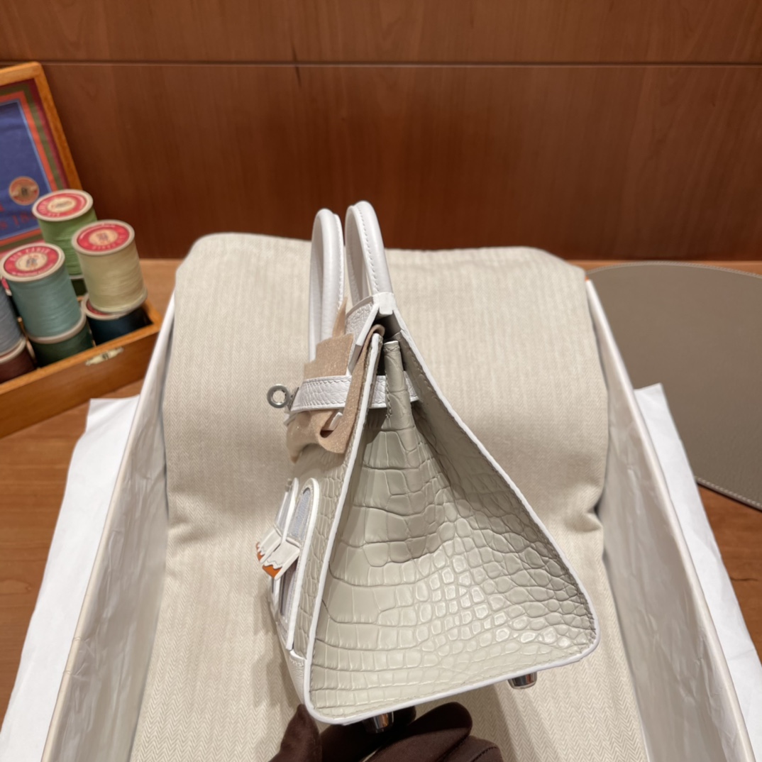 HERMES 爱马仕 小房子 01 纯白tc皮搭配雾面8L 冰川白 进口蜜蜡线 全手工制作