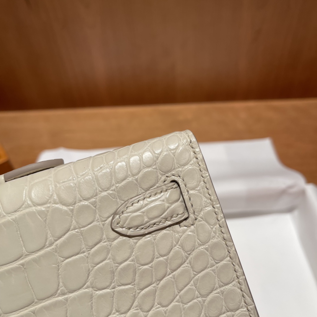 HERMES 爱马仕 Kelly cut 31cm 湾鳄 倒V 雾面 8L 冰川白Beton 进口蜜蜡线 全手工制作