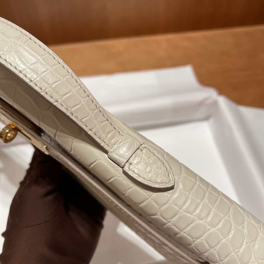 HERMES 爱马仕 Kelly cut 31cm 湾鳄 倒V 雾面 8L 冰川白Beton 进口蜜蜡线 全手工制作