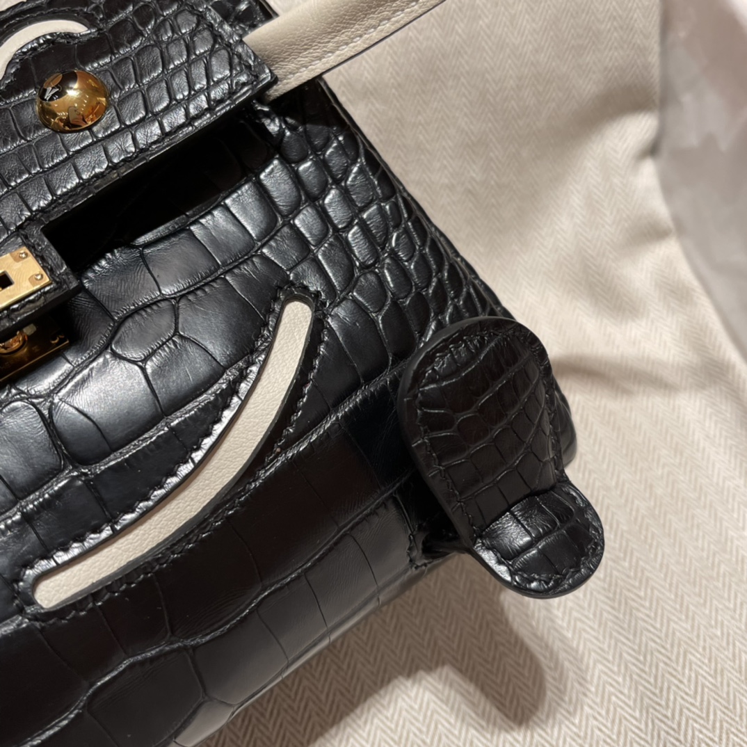 HERMES 爱马仕 Kelly Doll 娃娃包 千禧娃娃 美洲鳄Alligator 雾面Matte 89 黑色/10 奶昔白 进口蜜蜡线 全手工制作