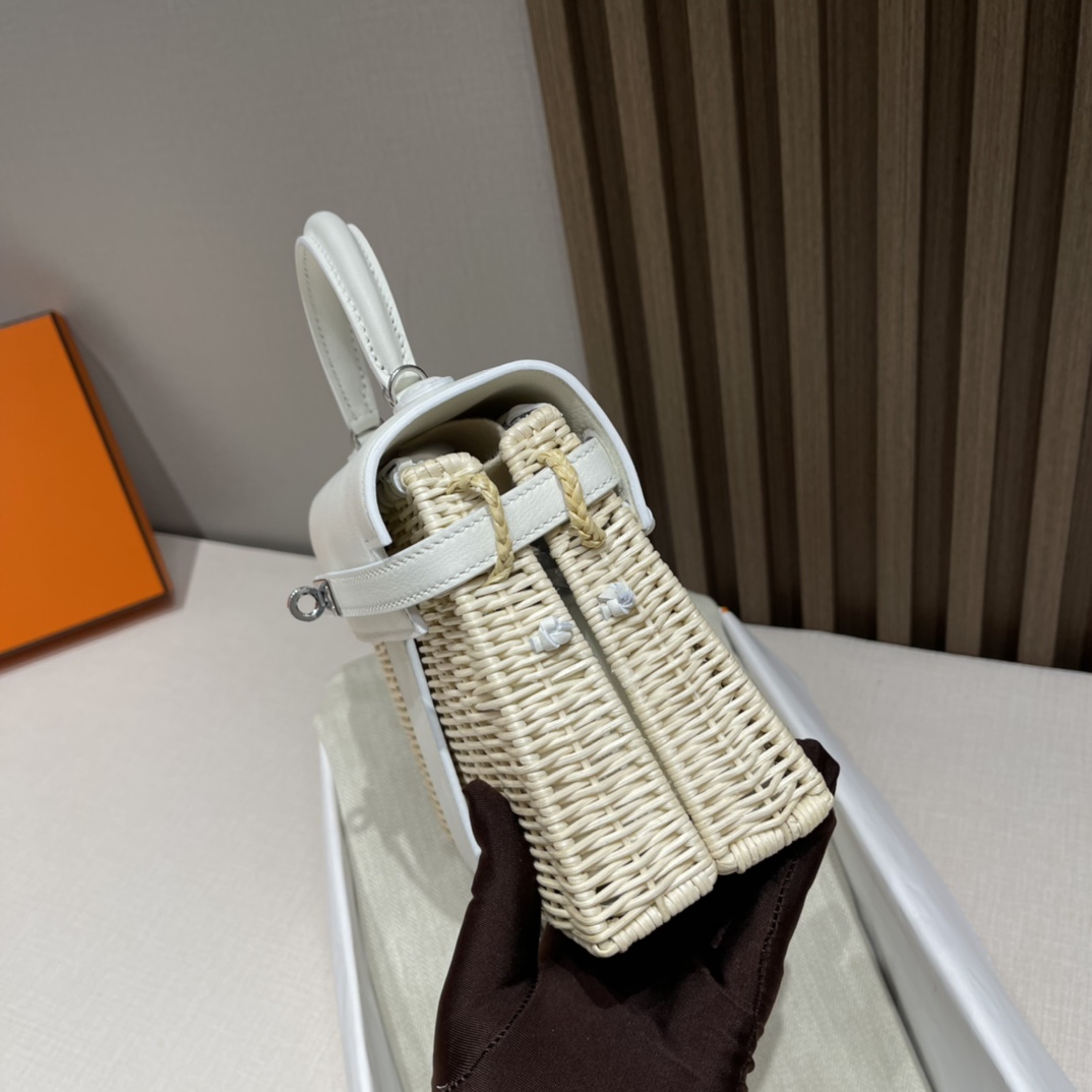 HERMES 爱马仕 Picnic kelly 20cm 竹藤包 swift 01 纯白Blanc 野餐包也能做到这么美 白色很仙 更百搭 进口蜜蜡线 全手工制作