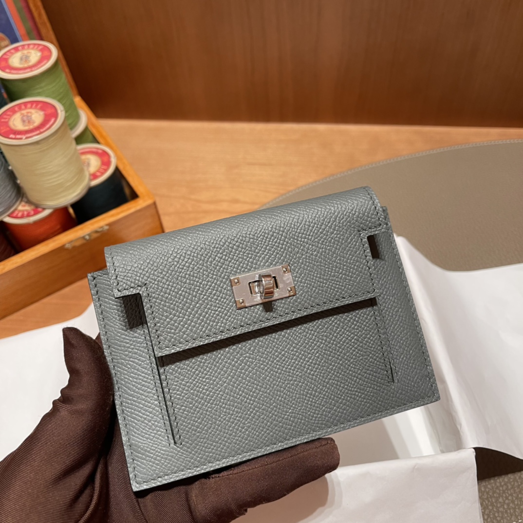 HERMES 爱马仕 Kelly Pocket 卡包 Epsom 63 Vert Amande杏绿色 进口蜜蜡线 全手工制作