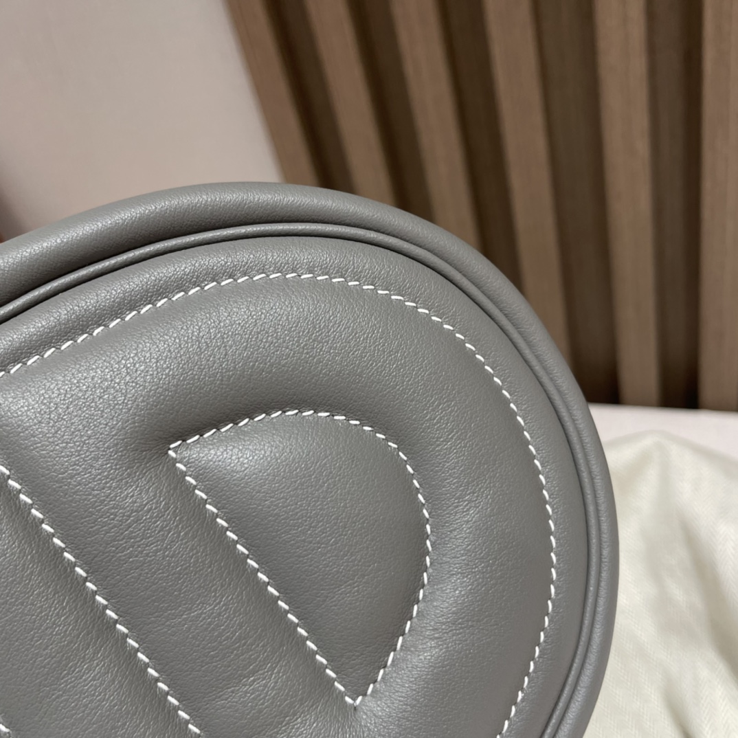 HERMES 爱马仕 【现货】 In-The-Loop Banane 80 Gris Perle 珍珠灰 swift皮