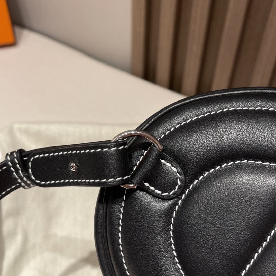 HERMES 爱马仕 【现货】 In-The-Loop Banane 89 Nior 经典黑色 swift皮