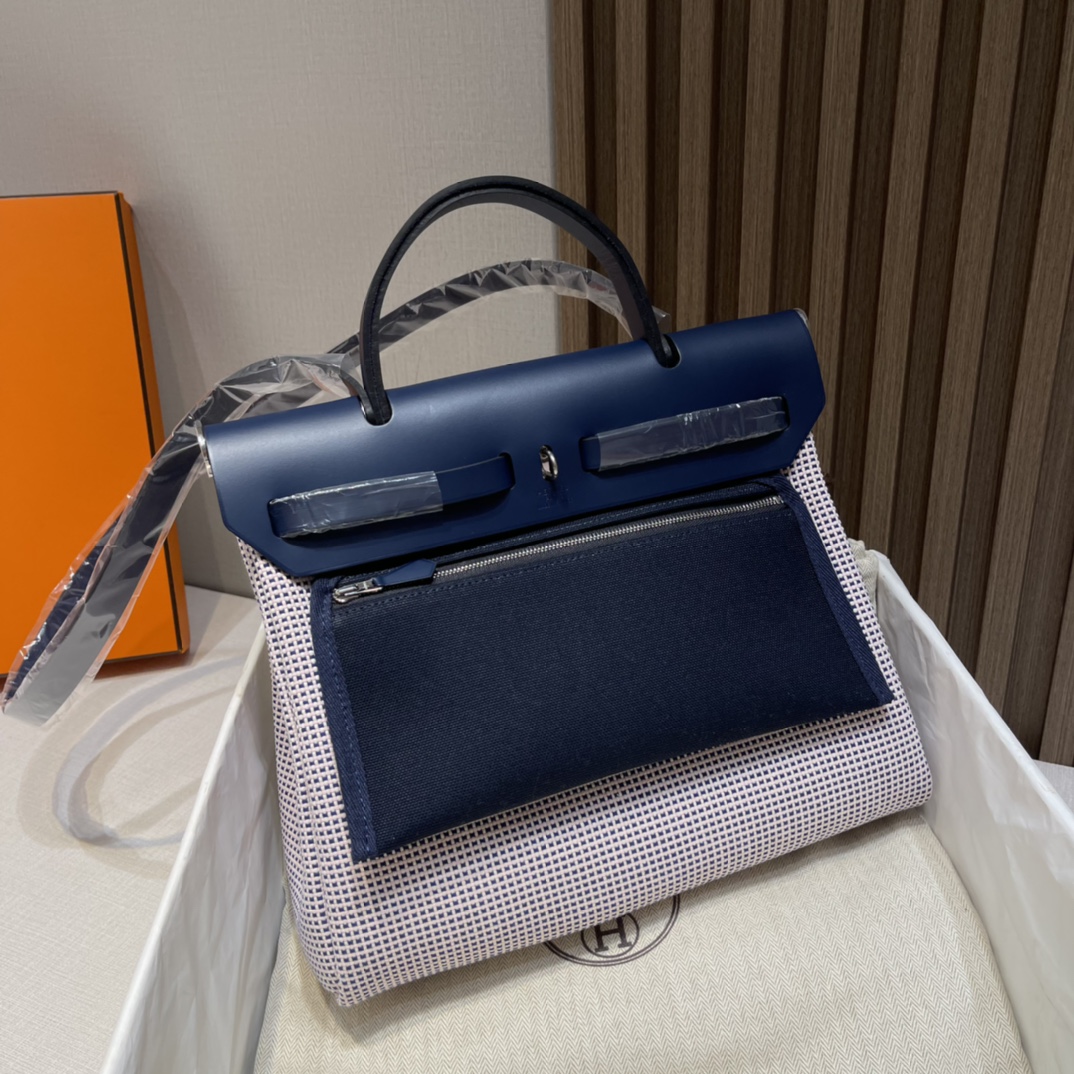 HERMES 爱马仕 Herbag 31cm 内缝Retourne 百搭款 Z7 Bleu Ocean深海蓝 不管是办公还是学习都很适合 通勤包的颜值也能在线哦