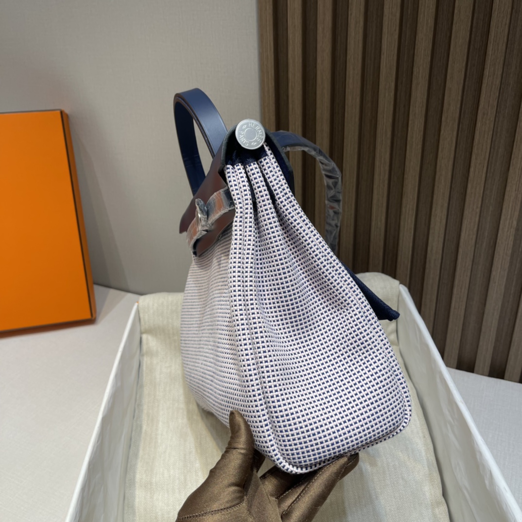 HERMES 爱马仕 Herbag 31cm 内缝Retourne 百搭款 Z7 Bleu Ocean深海蓝 不管是办公还是学习都很适合 通勤包的颜值也能在线哦