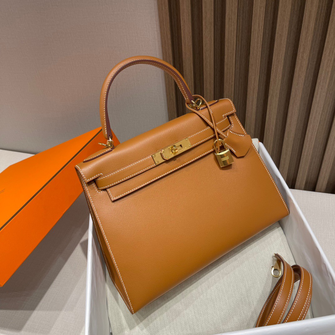 HERMES 爱马仕 Kelly 28cm Epsom皮 37 金棕Gold  外缝Sellier给人一种利落干练的感觉 作为公文包也是OK的 日常搭配不失精致感