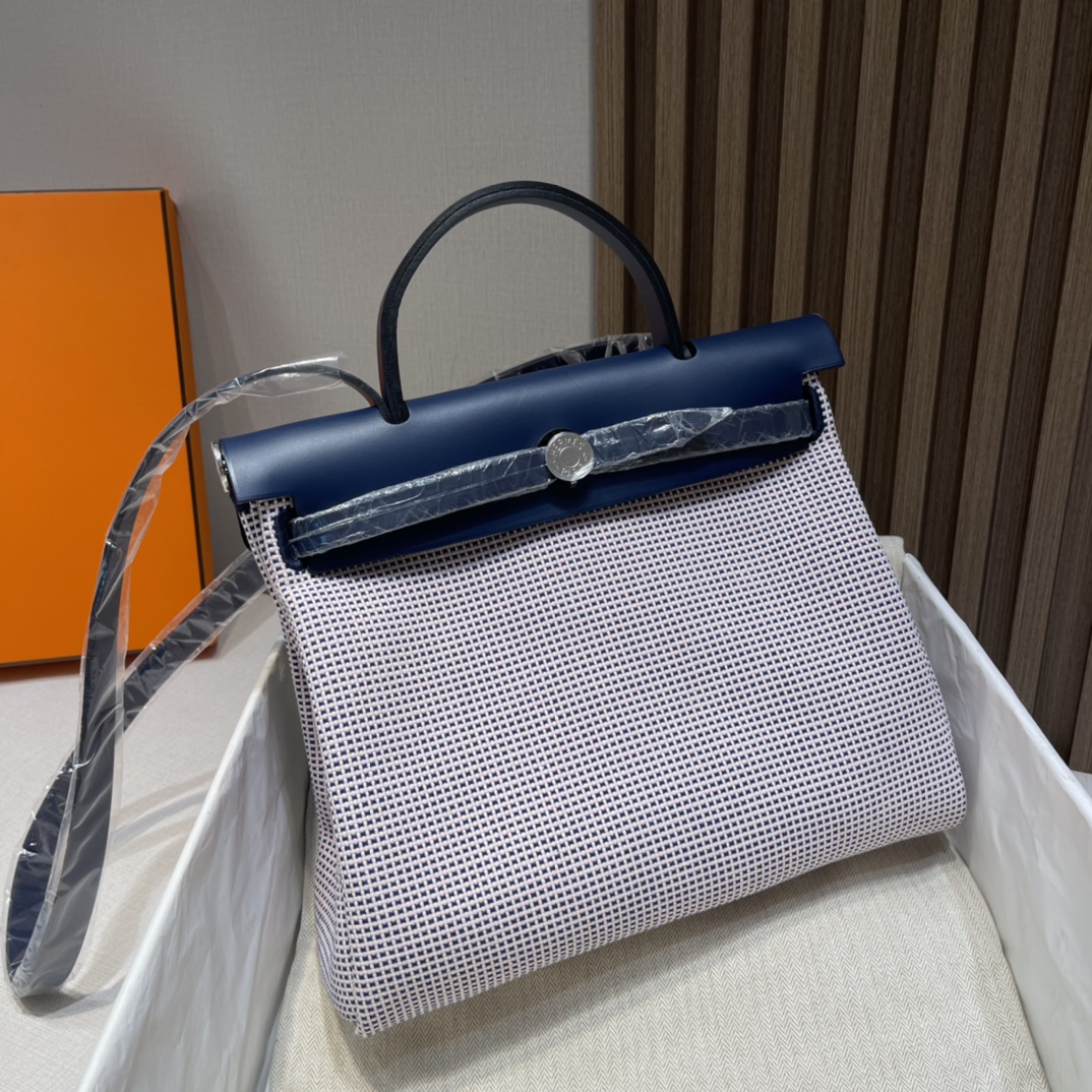 HERMES 爱马仕 Herbag 31cm 内缝Retourne 百搭款 Z7 Bleu Ocean深海蓝 不管是办公还是学习都很适合 通勤包的颜值也能在线哦