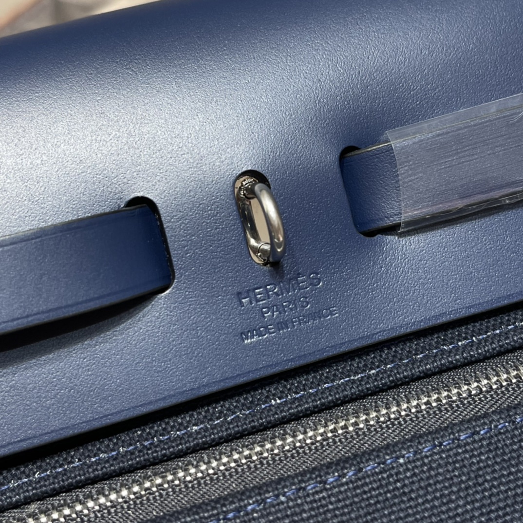 HERMES 爱马仕 Herbag 31cm 内缝Retourne 百搭款 Z7 Bleu Ocean深海蓝 不管是办公还是学习都很适合 通勤包的颜值也能在线哦