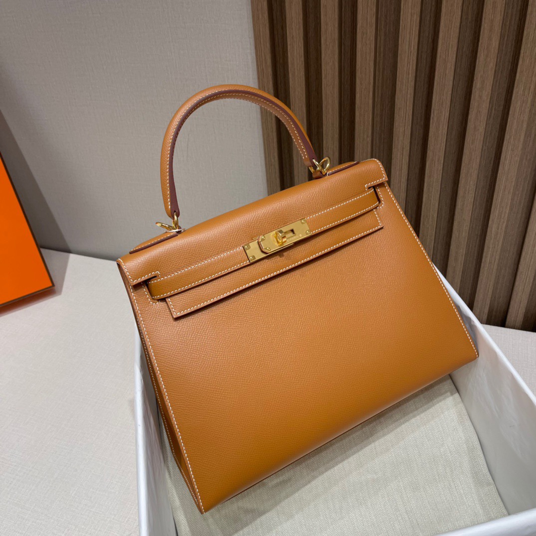 HERMES 爱马仕 Kelly 28cm Epsom皮 37 金棕Gold  外缝Sellier给人一种利落干练的感觉 作为公文包也是OK的 日常搭配不失精致感