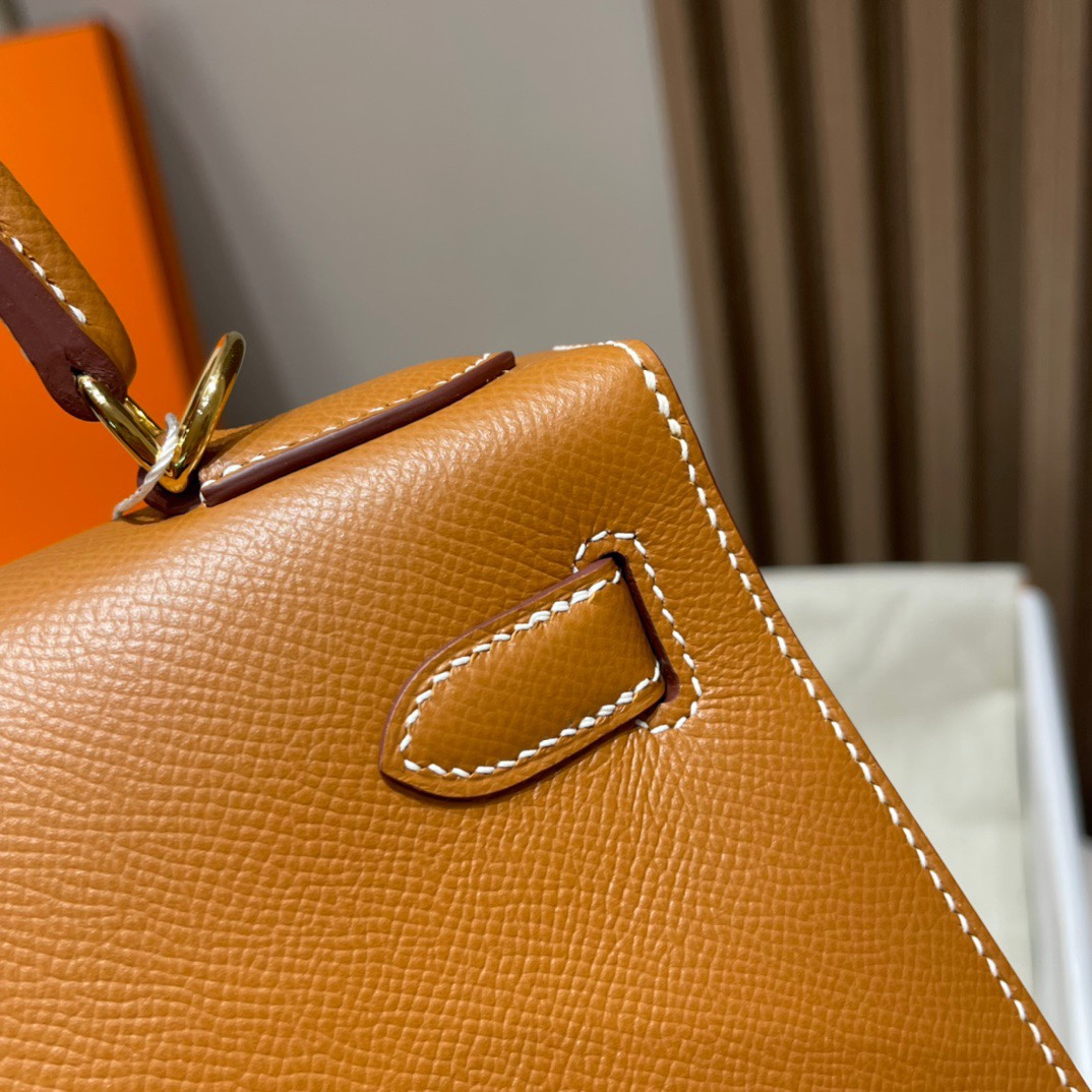 HERMES 爱马仕 Kelly 28cm Epsom皮 37 金棕Gold  外缝Sellier给人一种利落干练的感觉 作为公文包也是OK的 日常搭配不失精致感