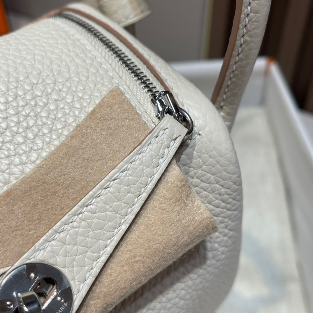 HERMES 爱马仕 Lindy 18cm 10 Craie 奶昔白 TOGO 进口蜜蜡线 全手工制作