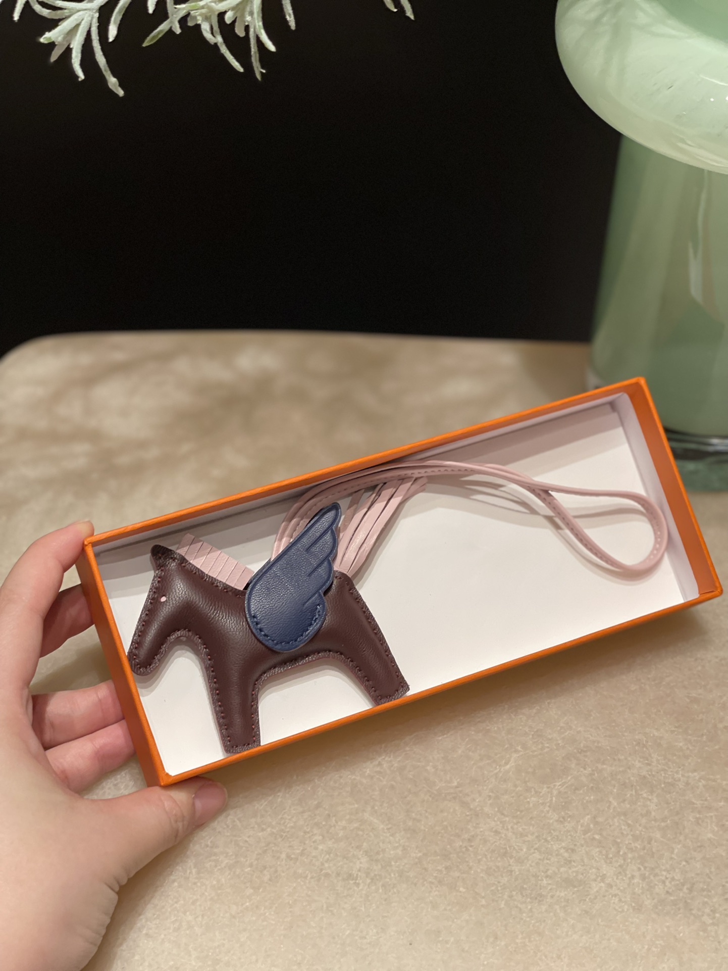 HERMES 爱马仕 【现货】 小马挂件 7W Bleu Izmir 5P Pink 4H CACAO 现货 进口蜜蜡线 全手工制作