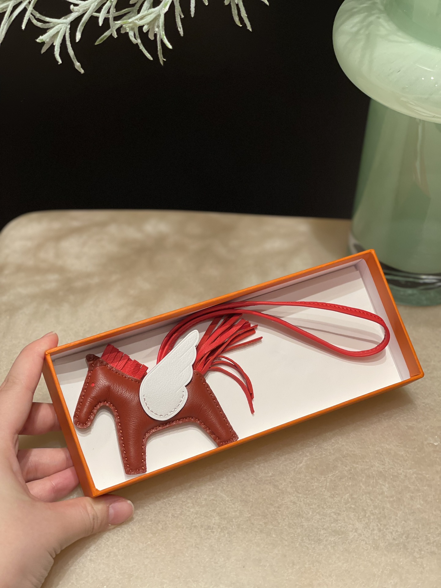 HERMES 爱马仕 【现货】 小马挂件 36 Brique 0T S5 Rouge Tomate 现货 进口蜜蜡线 全手工制作