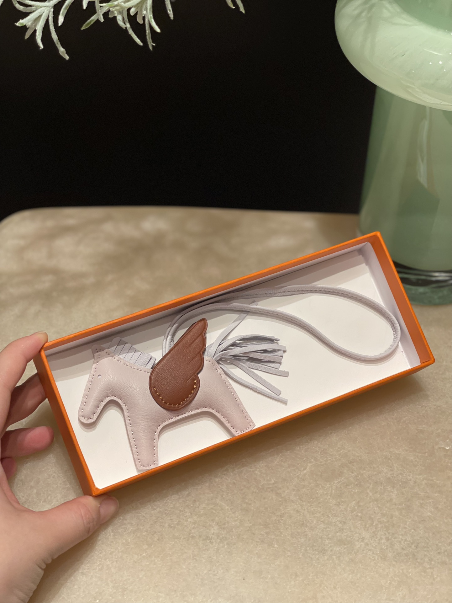 HERMES 爱马仕 【现货】 小马挂件 1Q CK37 96 violet 现货 进口蜜蜡线 全手工制作