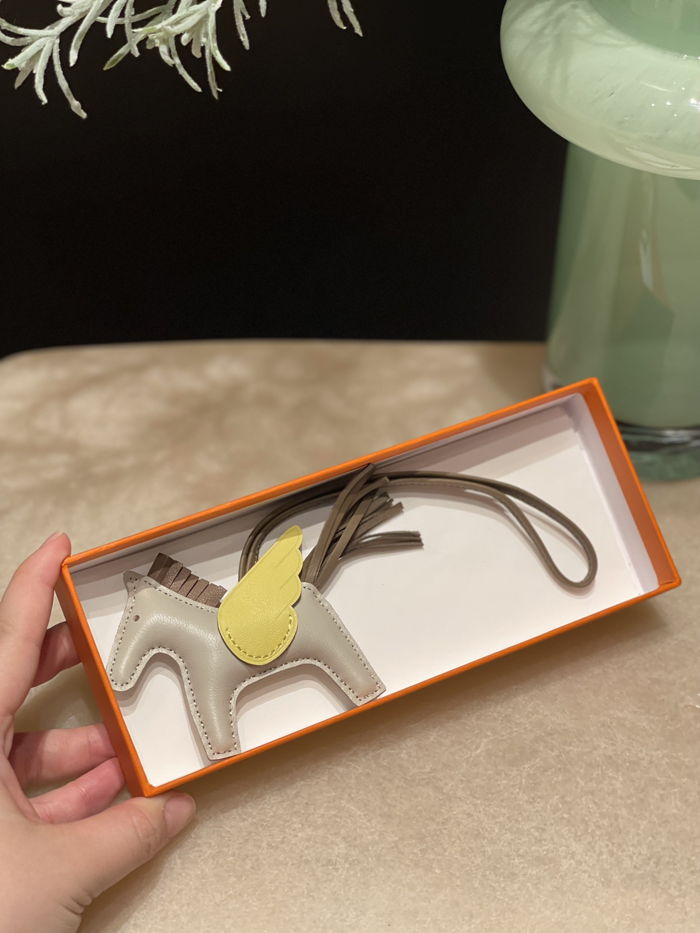 HERMES 爱马仕 【现货】 小马挂件 80 Gris Perle 4B BISCUIT 9N Citron 柠檬黄 现货 进口蜜蜡线 全手工制作
