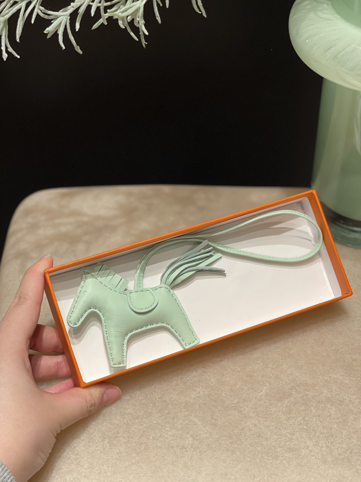 HERMES 爱马仕 【现货】 小马挂件 6W Menthe 现货 进口蜜蜡线 全手工制作