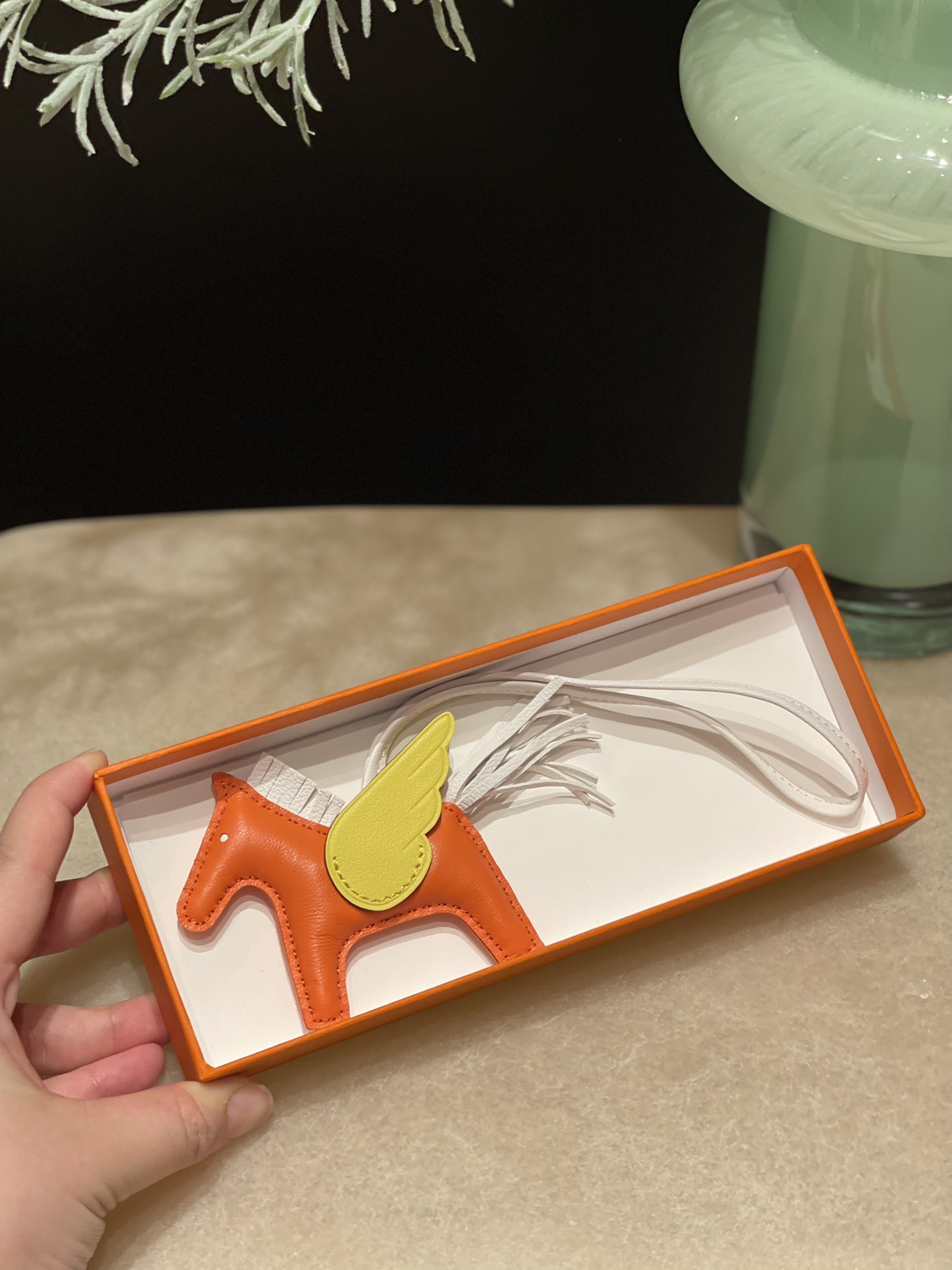 HERMES 爱马仕 【现货】 小马挂件 93 Orange 9N 3C 现货 进口蜜蜡线 全手工制作