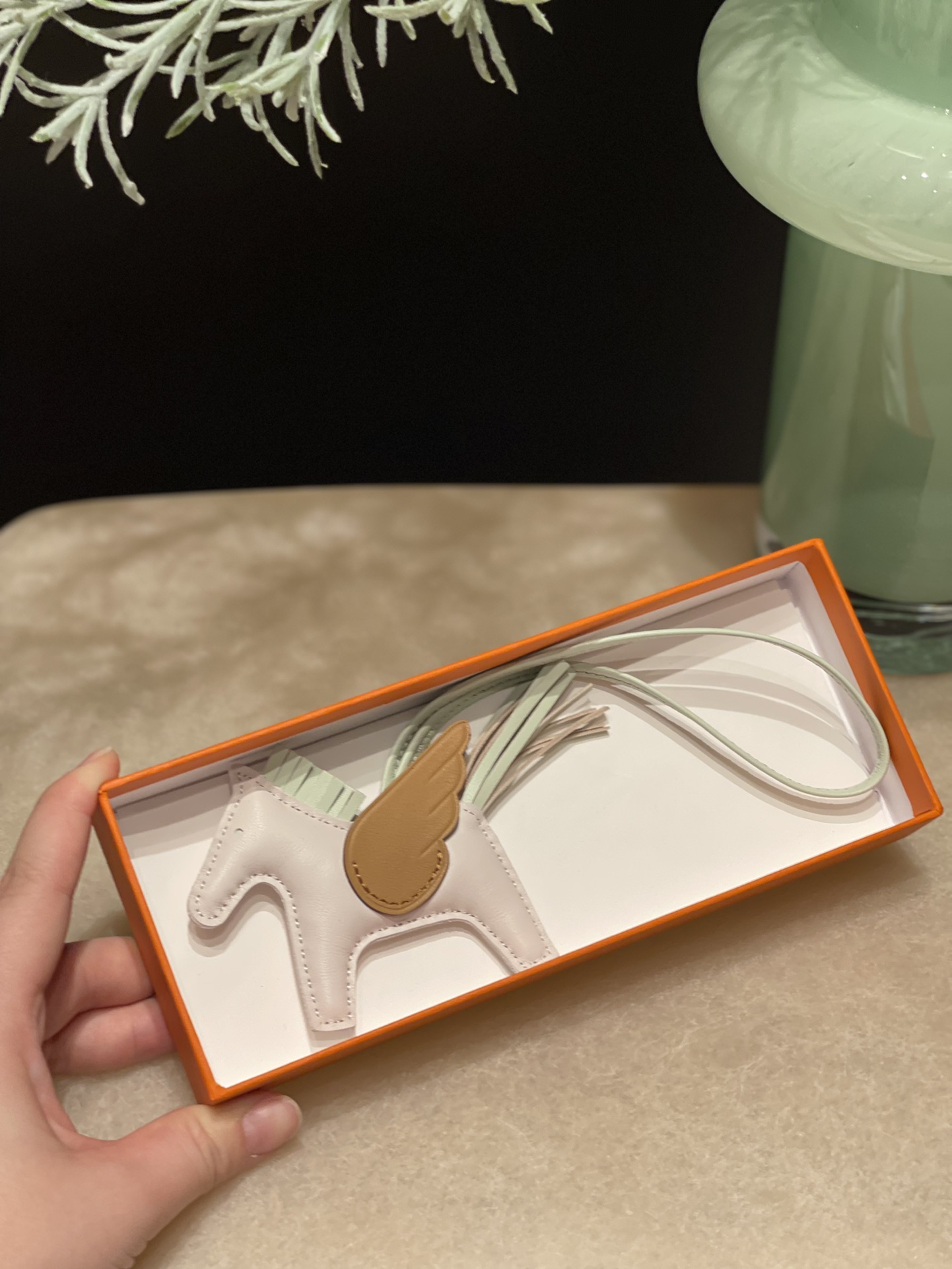 HERMES 爱马仕 【现货】 小马挂件 1Q CK37 4S 现货 进口蜜蜡线 全手工制作